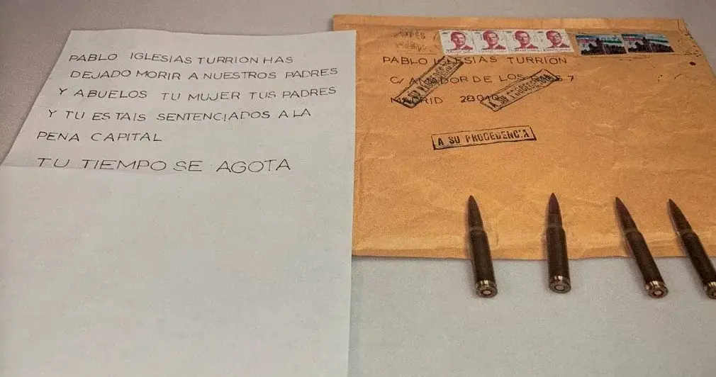 El candidato de Podemos a la Comunidad de Madrid, Pablo Iglesias, ha asegurado que denunciar&aacute; ante los juzgados las amenazas recibidas en un carta dirigida a &eacute;l que conten&iacute;a 4 balas de Cetme. EFE/Twitter Pablo Iglesias