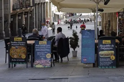 Personas en una terraza de Madrid - Jes&uacute;s Hell&iacute;n - Europa Press