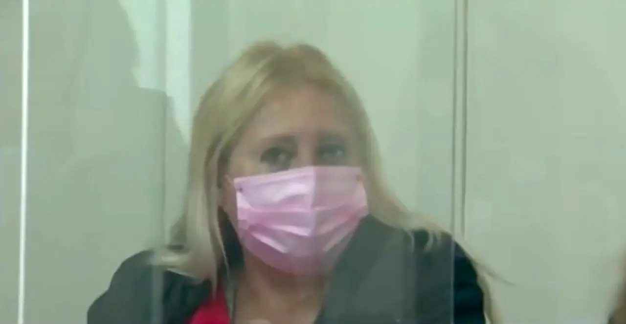 La secretaria del exconcejal de Servicios Sociales de Camargo en 2016, Jimena Gonz&aacute;lez durante el juicio. / ALERTA