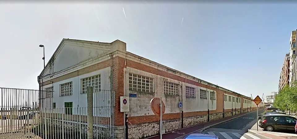 Tinglados portuarios de la calle Antonio L&oacute;pez. / ALERTA