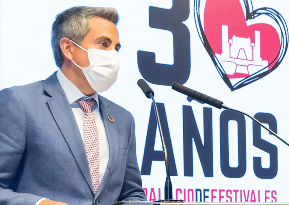 El vicepresidente y consejero de Universidades, Igualdad, Cultura y Deporte, Pablo Zuloaga durante la presentaci&oacute;n de las actividades del Palacio de Festivales. / ALERTA