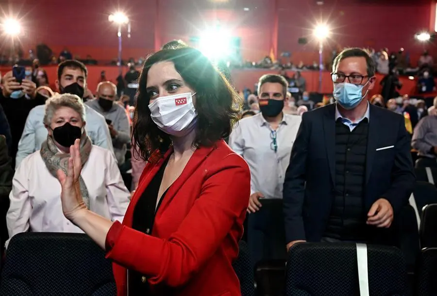 La presidenta de la Comunidad de Madrid y candidata del PP a la reelecci&oacute;n, Isabel D&iacute;az Ayuso, durante un acto de campa&ntilde;a celebrado este lunes en Torrej&oacute;n de Ardoz. EFE/ Fernando Villar