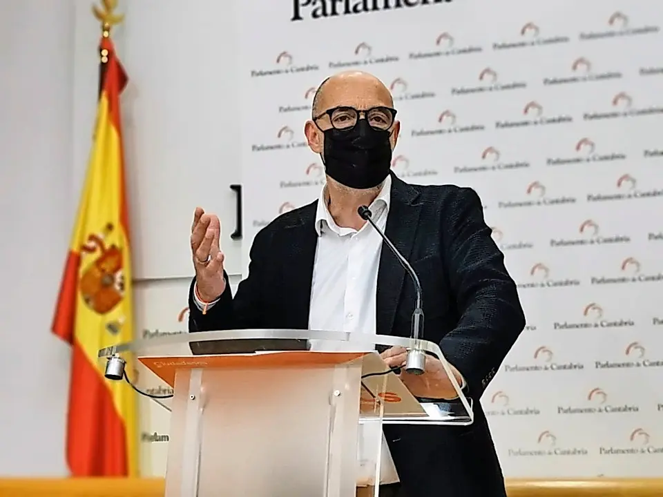 El portavoz de Cs, F&eacute;lix &Aacute;lvarez, durante la rueda de prensa sobre la enmienda a la Ley de Memoria Hist&oacute;rica. / ALERTA