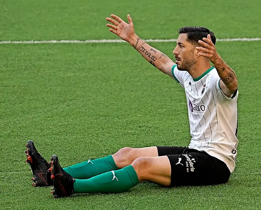 &Aacute;lvaro Cejudo es uno de los jugadores que acaba contrato el pr&oacute;ximo treinta de junio. / Hardy