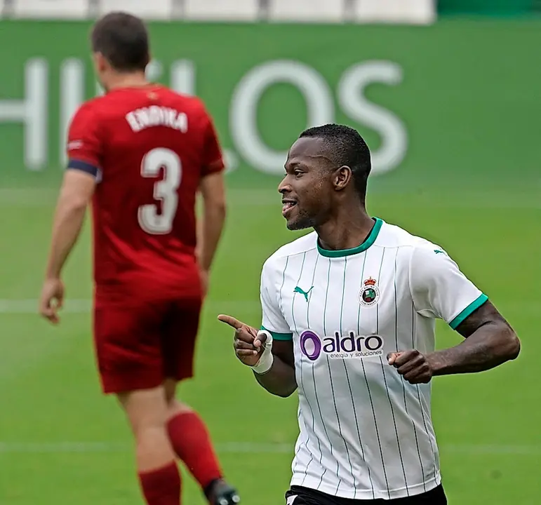 Cedric, tras anotar el primero de los dos goles que marc&oacute; el mi&eacute;rcoles. / hardy