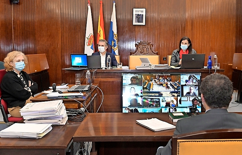 Imagen de un Pleno del Ayuntamiento de Santander en &eacute;poca de pandemia. / ArChiVo - AlErtA