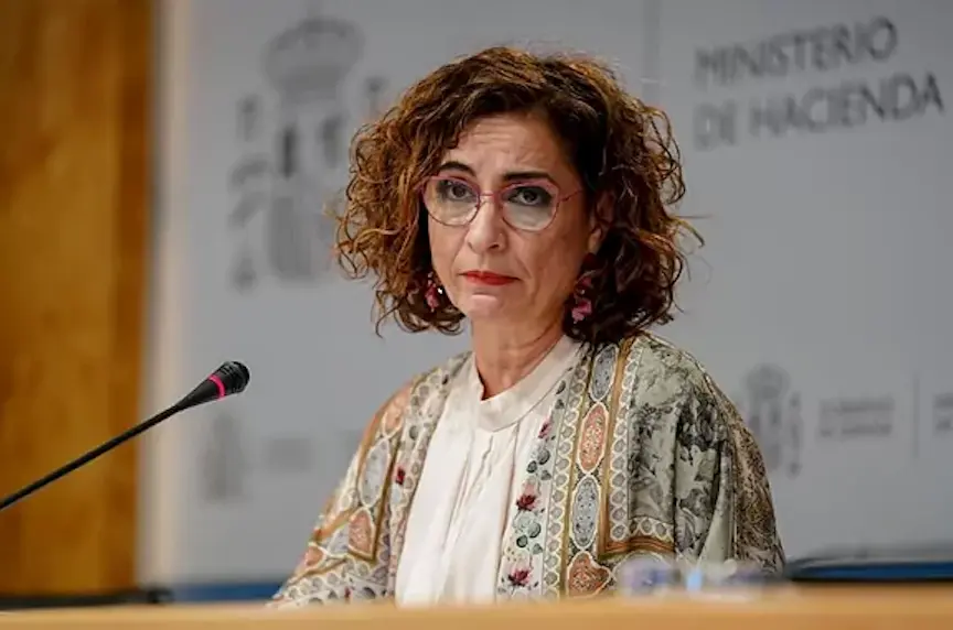 La ministra de Hacienda, Maria Jes&uacute;s Montero, durante la presentaci&oacute;n de las proyecciones de d&eacute;ficit.E. P.