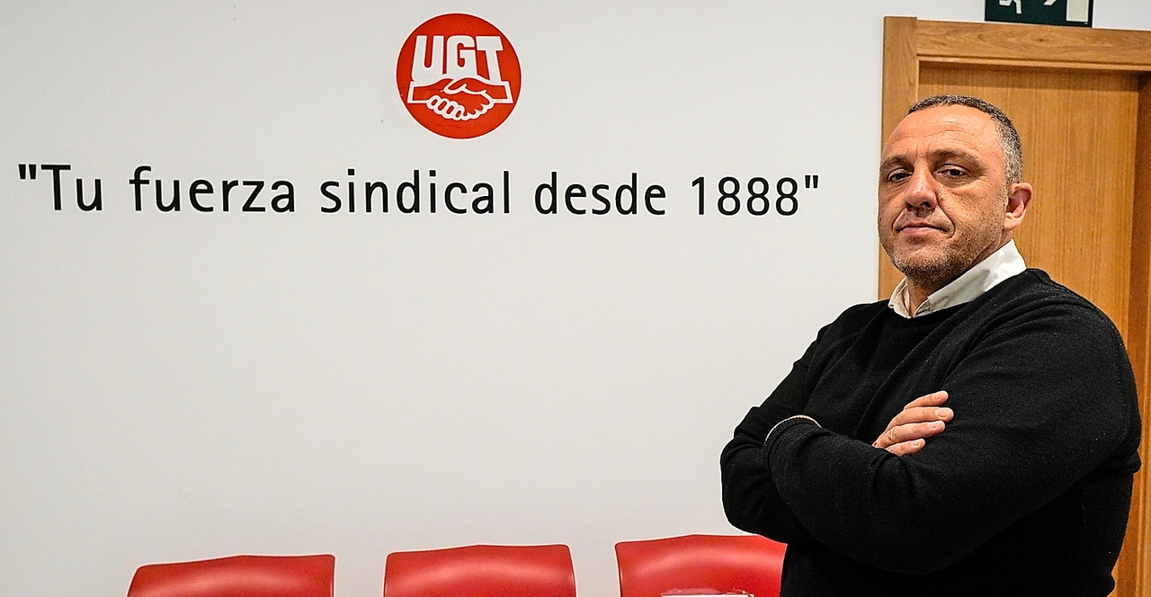 El secretario general de UGT, Mariano Carmona en la sede central de Santander. / Hardy