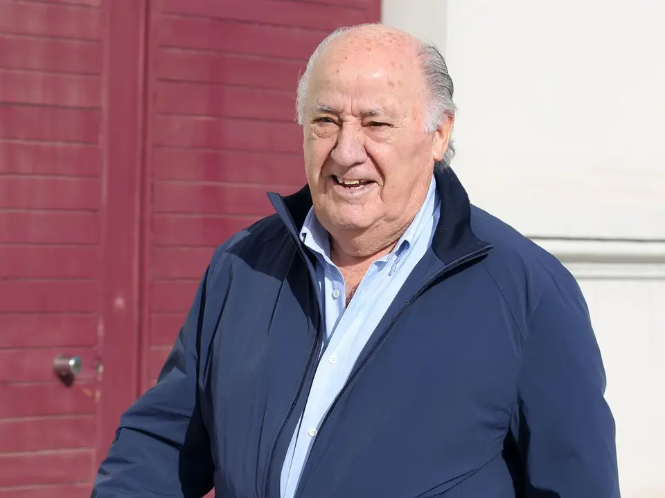 Archivo - Amancio Ortega, en una imagen de archivo, en su Coru&ntilde;a natal, donde reside