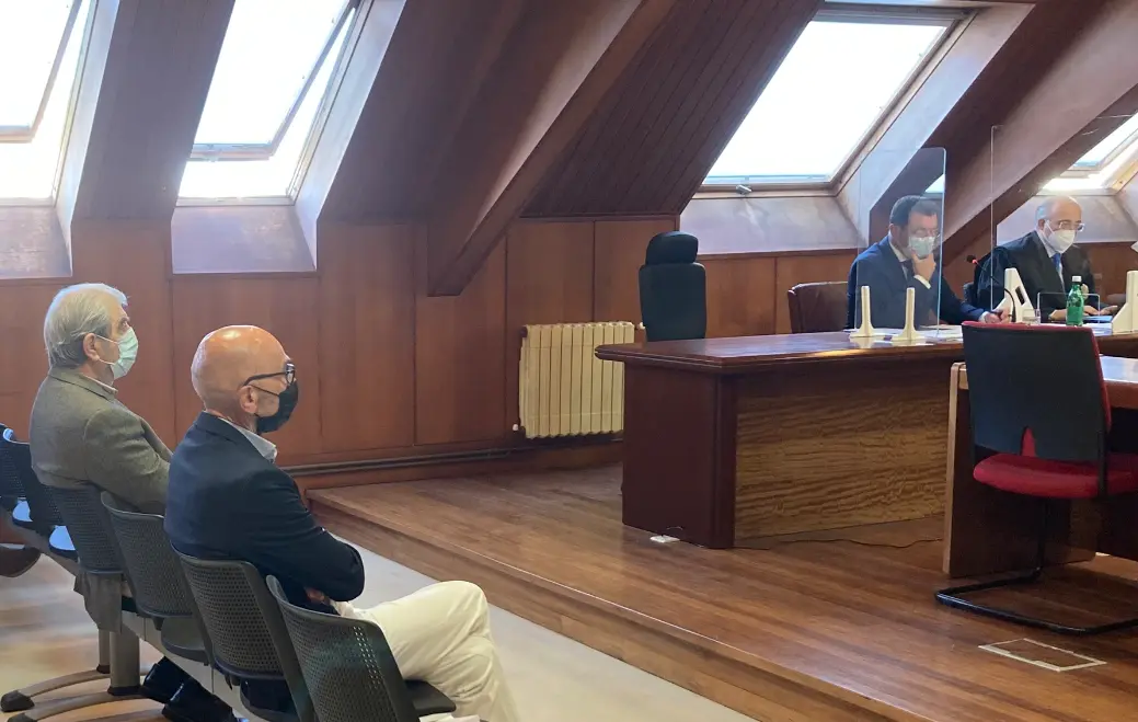 Los acusados sentados en el banquillo del juicio celebrado hoy. / D&iacute;az