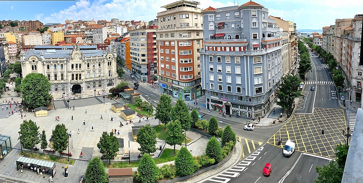 Imagen a&eacute;rea de la plaza del ayuntamiento de la capital c&aacute;ntabra. / ALERTA