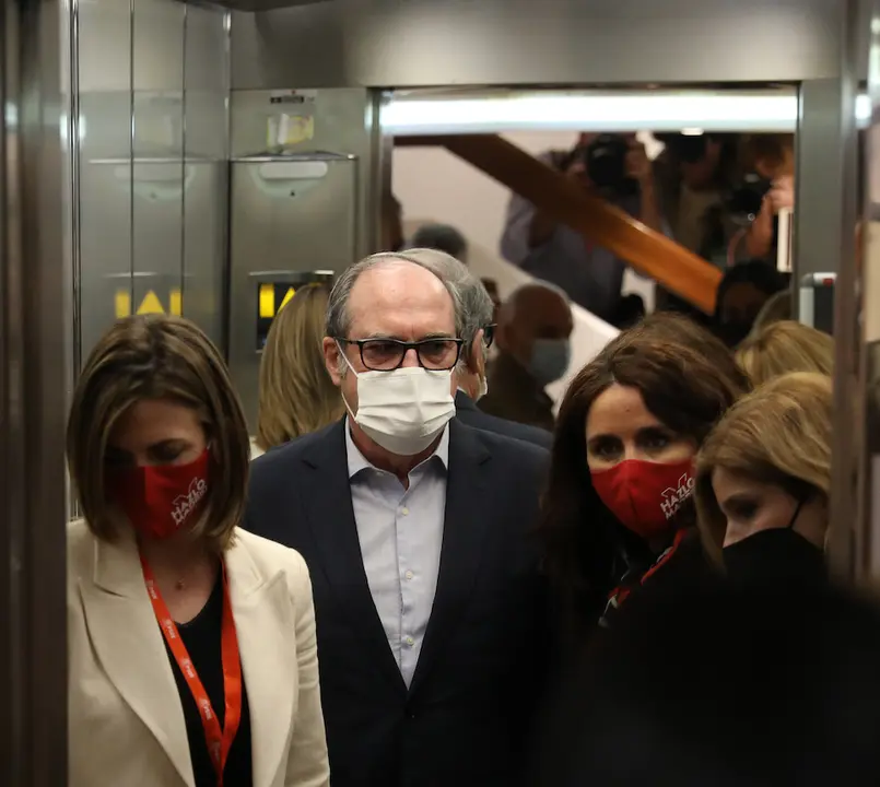 El candidato del PSOE a la Presidencia de la Comunidad de Madrid, Angel Gabilondo, a su llegada al Hotel Princesa Plaza para celebrar la jornada electoral, a 4 de mayo de 2021, en Madrid (Espa&ntilde;a). Un total de 5.112.658 madrile&ntilde;os han sido llamados a las urnas hoy 4 de mayo, lo que supone 53.406 m&aacute;s de los que fueron convocados en los comicios auton&oacute;micos de 2019.
04 MAYO 2021;GABILONDO;PSOE;ELECCIONES;MADRID;4M
Marta Fern&aacute;ndez / Europa Press
4/5/2021