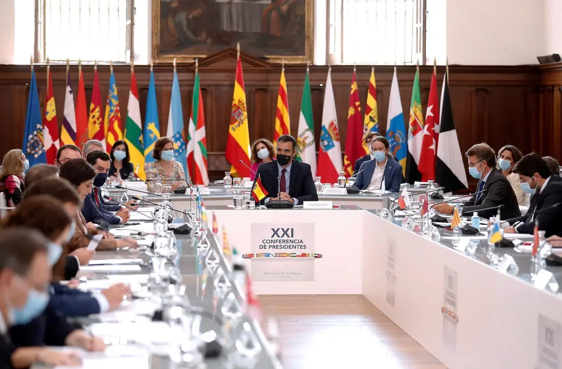 Archivo - El presidente del Gobierno, Pedro S&aacute;nchez, preside la XXI Conferencia de Presidentes, en San Mill&aacute;n de la Cogolla, La Rioja (Espa&ntilde;a), a 31 de julio de 2020. La conferencia busca el consenso para el reparto de los fondos de recuperaci&oacute;n europeos 