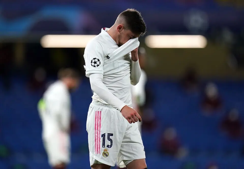 Federico Valverde, del Real Madrid, aparece abatido despu&eacute;s de que Mason Mount, del Chelsea (no en la foto), marcara el segundo gol de su equipo durante el partido de f&uacute;tbol de vuelta de las semifinales de la UEFA Champions League entre el Chelsea FC y el Real Madrid CF en Stamford Bridge. Foto: Adam Davy/PA Wire/dpa
5/5/2021 S&Oacute;LO PARA USO EN ESPA&Ntilde;A