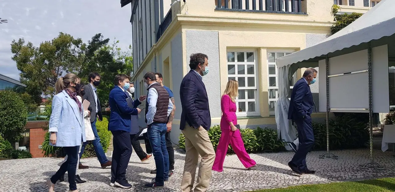 El grupo de Hosteler&iacute;a del norte antes de la reuni&oacute;n mantenida hoy.