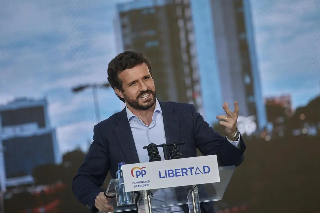 El presidente del PP, Pablo Casado interviene en el &uacute;ltimo acto de campa&ntilde;a del partido, en el barrio de Salamanca, a 2 de mayo de 2021, en Madrid (Espa&ntilde;a). 