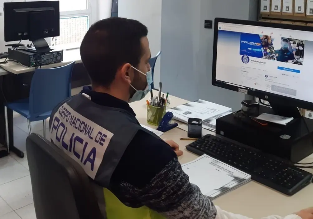 Archivo - Agente de la Polic&iacute;a Nacional