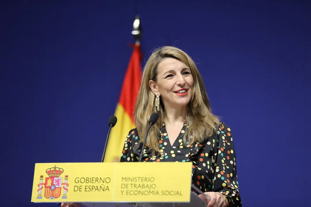 Archivo - La ministra de Trabajo, Yolanda D&iacute;az, explica en rueda de prensa el acuerdo para regularizar a los repartidores