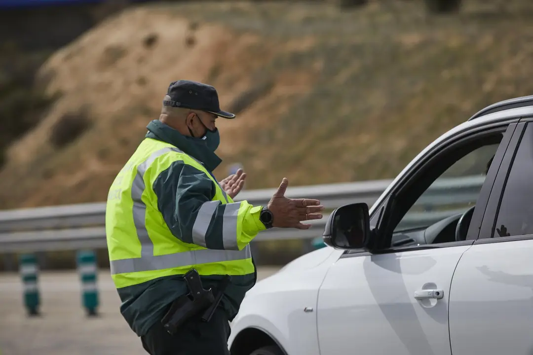 Archivo - Un Guardia Civil de Tr&aacute;fico.