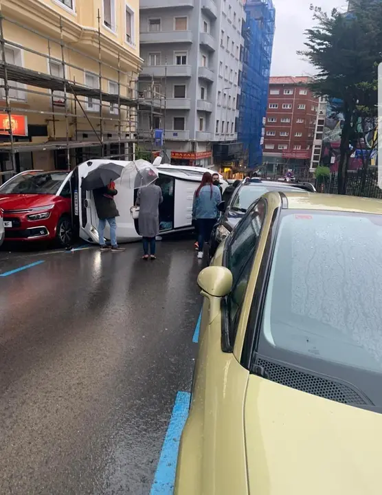 Imagen de el estado del coche tras el accidente.