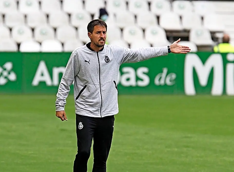Aritz Solabarrieta no acert&oacute; a mejorar a su equipo con los cambios. / Hardy