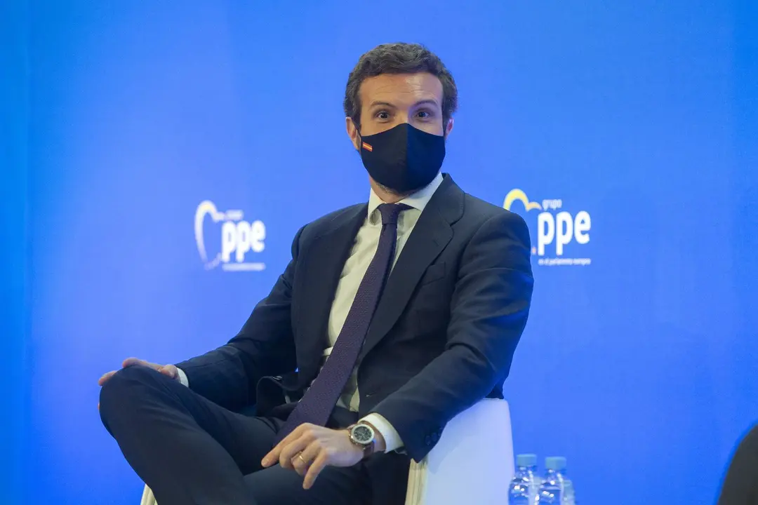 El presidente del PP, Pablo Casado, mira a la c&aacute;mara durante la clausura el acto 'Europa: retos de la nueva era', a 10 de mayo de 2021, en Madrid, (Espa&ntilde;a). Organizado por el Partido Popular Europeo, el encuentro conmemora el D&iacute;a de Europa.