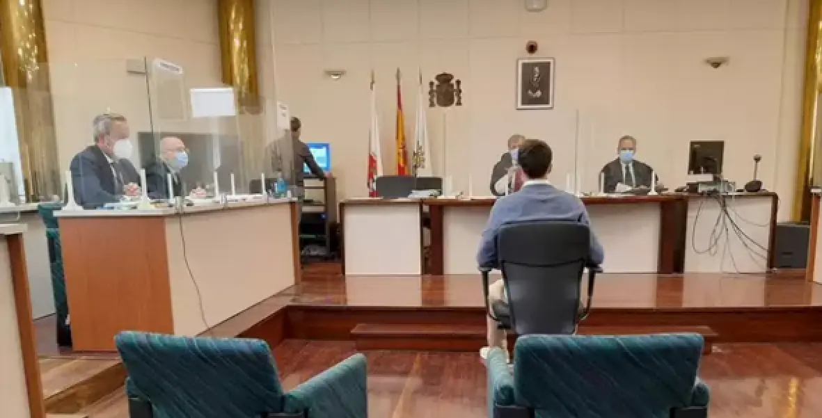 El acusado durante el juicio.