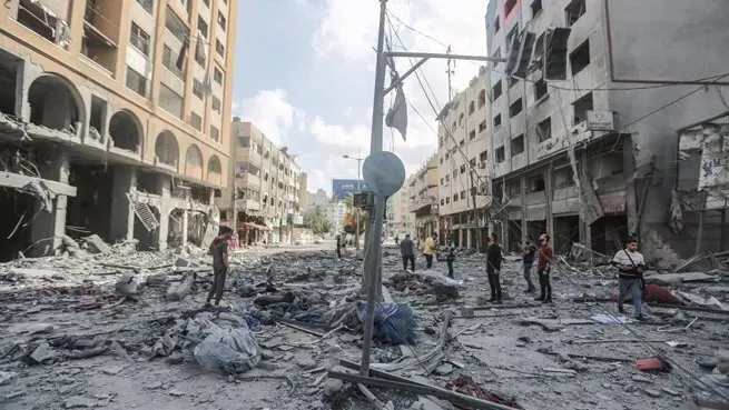 Da&ntilde;os materiales en Ciudad de Gaza tras un bombardeo de Israel en la Franja - Mohammed Talatene/dpa