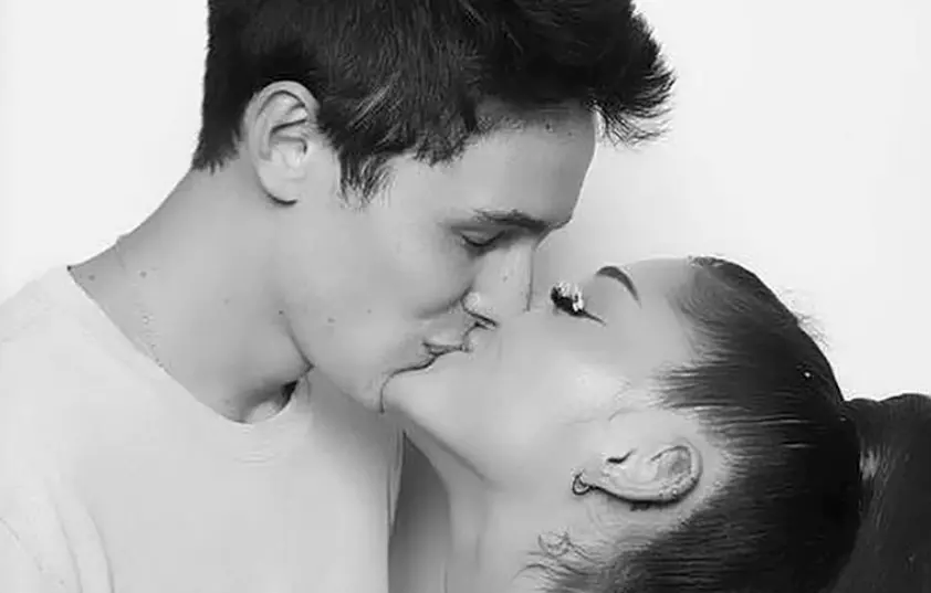 Ariana Grande se cas&oacute; con Dalton Gomez