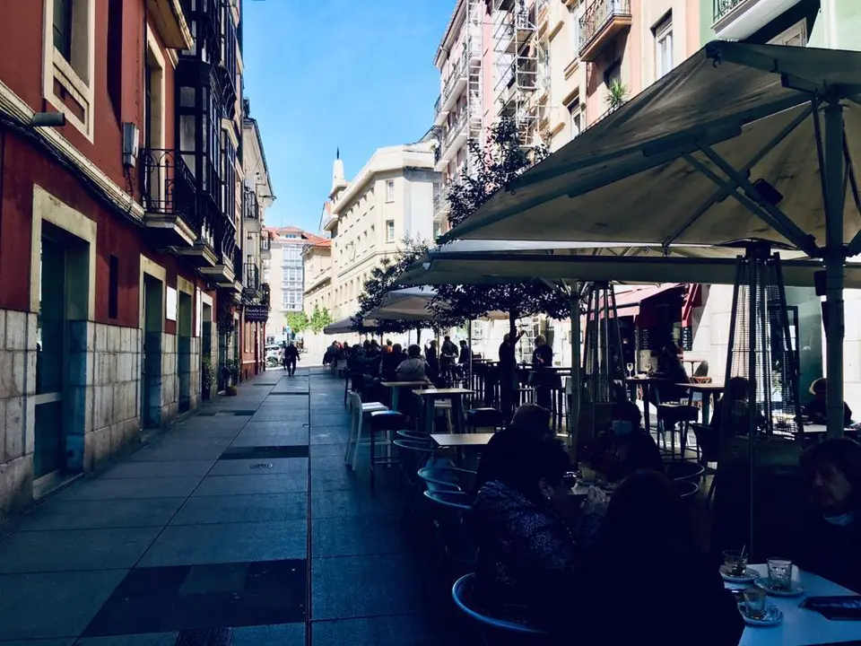 Una terraza del centro de Santander. / S. D&Iacute;AZ