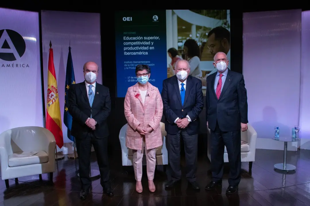 Archivo - Mariano Jabonero, secretario general de la OEI;  Arancha Gonz&aacute;lez Laya, ministra de Asuntos Exteriores, Uni&oacute;n Europea y Cooperaci&oacute;n; Enrique Iglesias, primer secretario general iberoamericano y &Aacute;ngel Gurr&iacute;a, secretario general de la OCDE