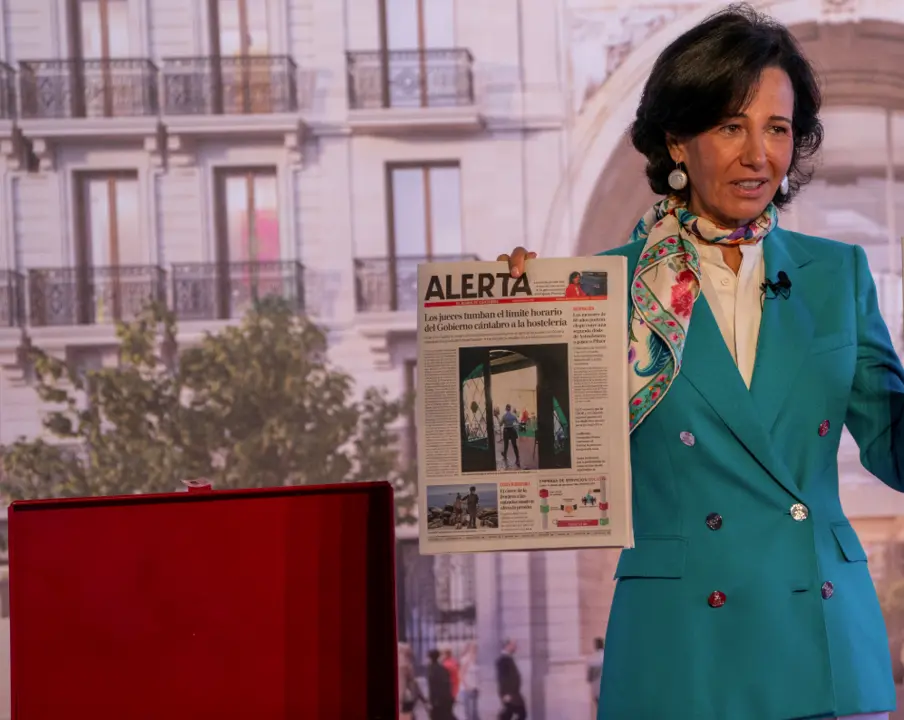 La presidenta del Banco Santnader, Ana Bot&iacute;n durante el acto de colocaci&oacute;n de la primera piedra del proyecto Pereda. / HARDY