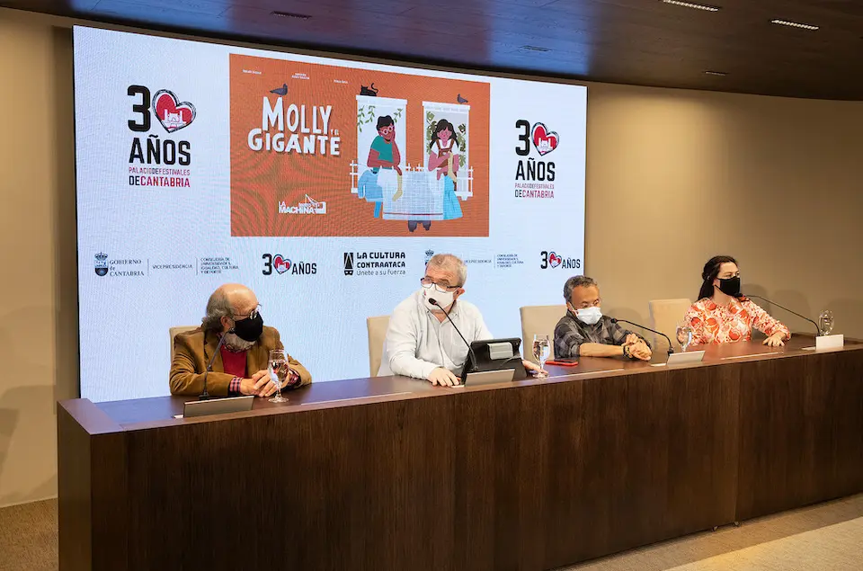 Acto de presentaci&oacute;n de la obra de teatro 'Moly y el Gigante'. / ALERTA