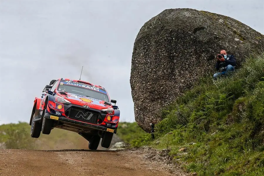 El piloto espa&ntilde;ol Dani Sordo (Hyundai i20 Coupe WRC), durante el Rally Portugal 2021 cerca de Vieira do Minho, Portugal. EFE/JOSE COELHO