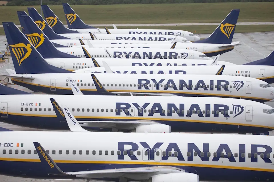Aviones de la aerol&iacute;nea Ryanair. / E. PRESS