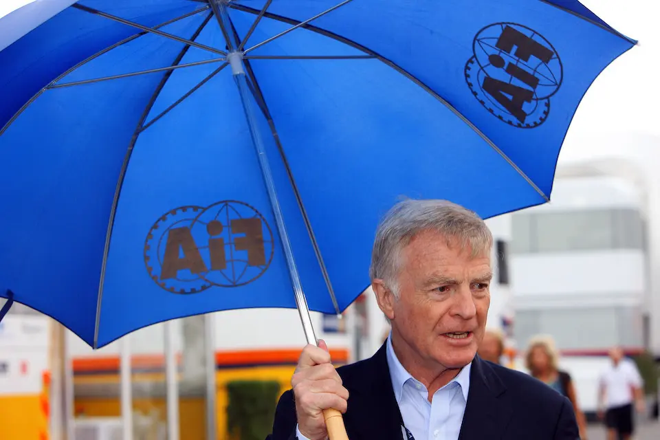 FILED - 13 September 2008, Italy, Monza: Max Mosley, then FIA President, is pictured at the Autodromo Nazionale di Monza circuit in Monza, ahead of the 2008 Formula One Grand Prix of Italy. Former race driver and former President of FIA (International Automobile Federation), has died at the age of 81 on Monday. Photo: picture alliance / dpa
picture alliance /  dpa
  (Foto de ARCHIVO)
13/9/2008 ONLY FOR USE IN SPAIN