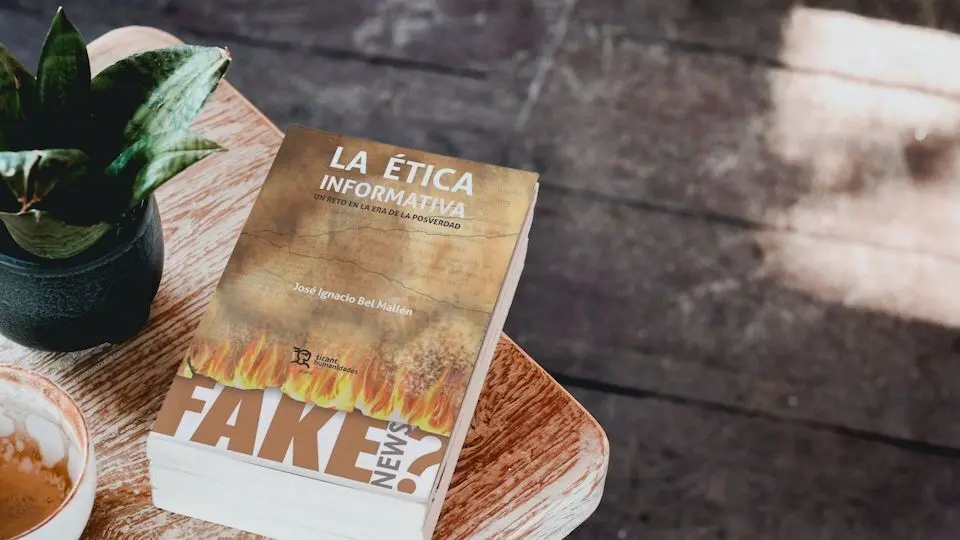 El profesor Jos&eacute; Ignacio Bel ha presentado su nuevo libro 'La &eacute;tica informativa: un reto en la era de la posverdad' (Editorial Tirant Humanidades, 2021) en la Universidad Villanueva. - UNIVERSIDAD VILLANUEVA