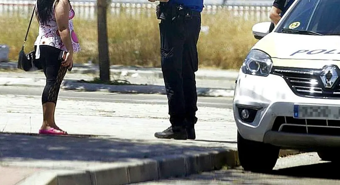 policia prostituta