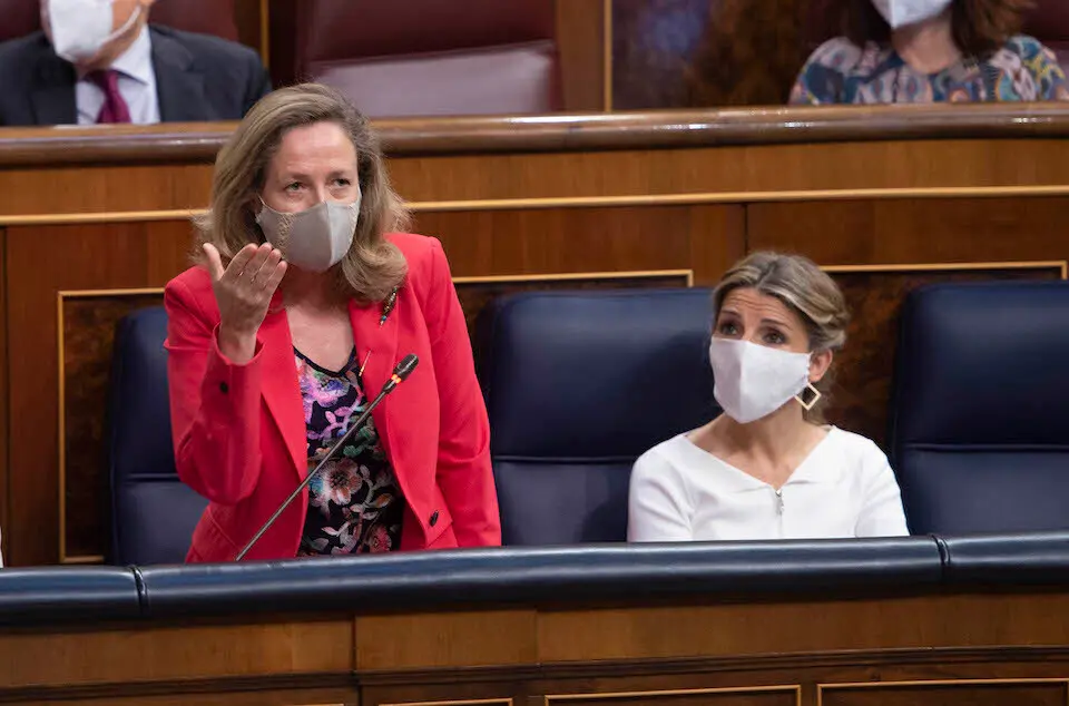 La ministra de Asuntos Econ&oacute;micos y Transformaci&oacute;n Digital, Nadia Calvi&ntilde;o, interviene en una sesi&oacute;n de control al Gobierno, a 19 de mayo de 2021, en el Congreso de los Diputados, Madrid, (Espa&ntilde;a). Entre otras cuestiones, este pleno est&aacute; marcado por la crisis migratoria y diplom&aacute;tica que Espa&ntilde;a mantiene con Marruecos por la entrada masiva de migrantes en Ceuta desde hace tres d&iacute;as. En este sentido, el Ejecutivo tendr&aacute; que responder a las preguntas de la oposici&oacute;n centradas en la gesti&oacute;n de la situaci&oacute;n en la frontera con el pa&iacute;s marroqu&iacute;.
19 MAYO 2021;CRISIS;SESION DE CONTROL;GOBIERNO;CONGRESO;DIPUTADOS;
A.Ortega.POOL / Europa Press
19/5/2021