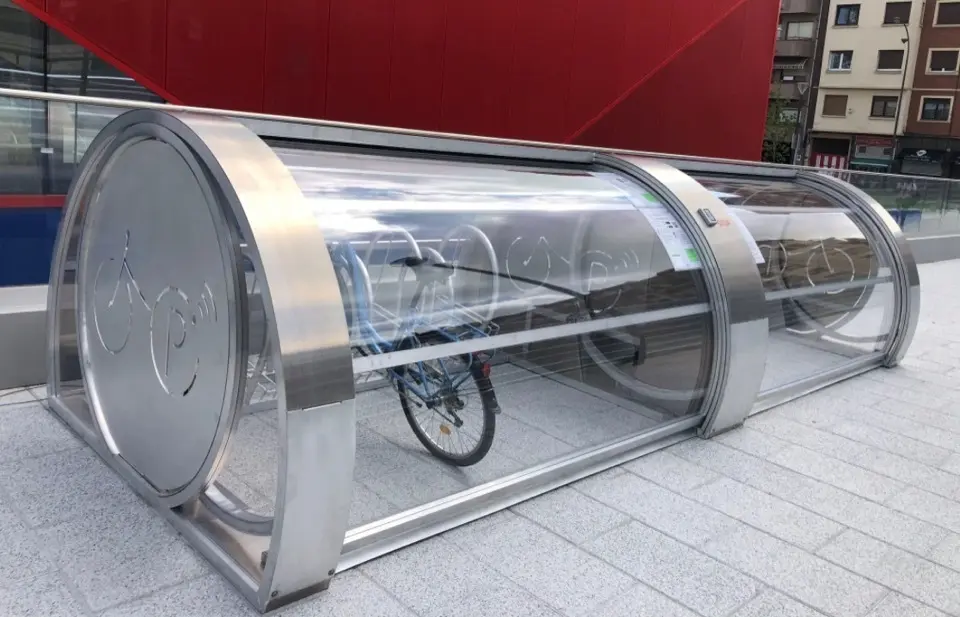 Aparcamiento cerrado para bicicletas. / ALERTA