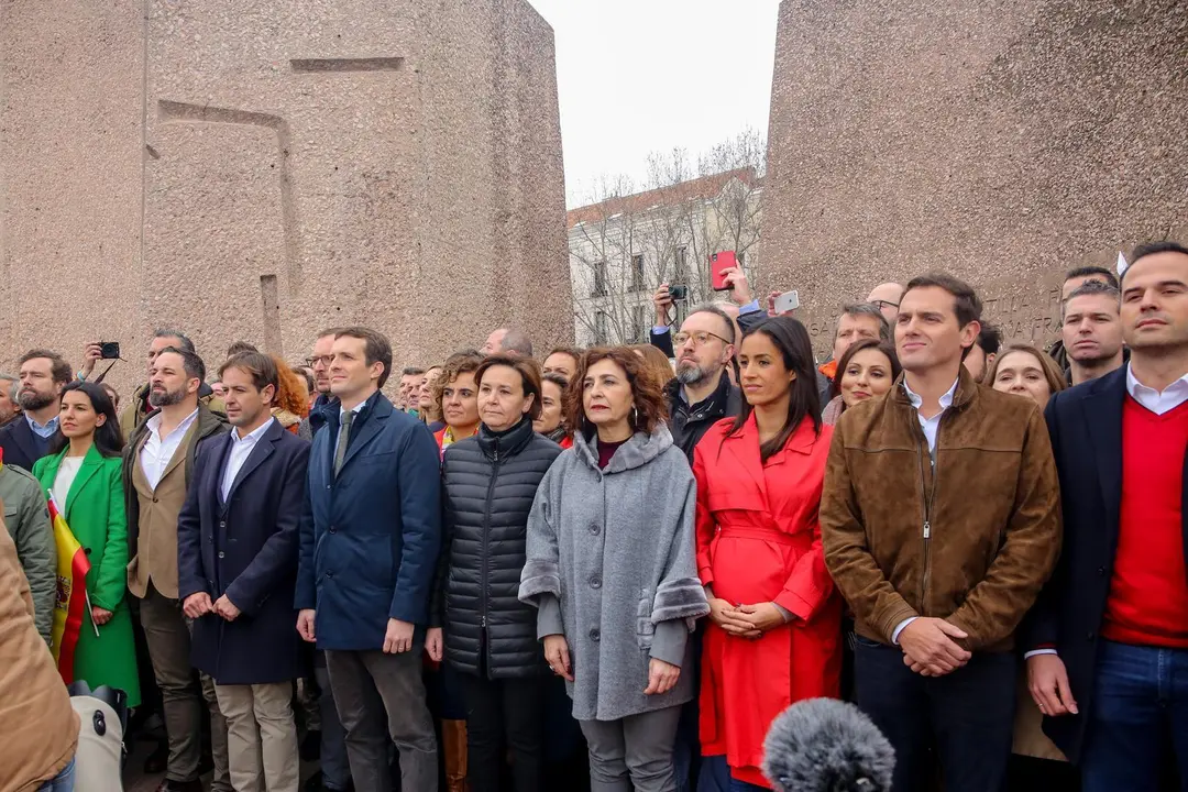 Archivo - Pablo Casado, Albert Rivera y Santiago Abascal en la concentraci&oacute;n en la Plaza de Col&oacute;n (Madrid) bajo el lema 'Por una Espa&ntilde;a unida'   