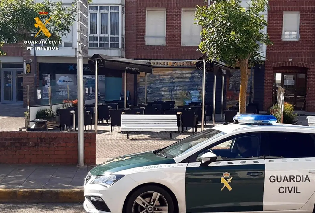 Coche de la Guardia Civil en el lugar de los hechos. / OPC