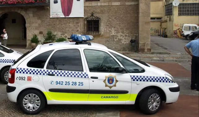 Vista de un veh&iacute;culo de la Polic&iacute;a local de Camargo.