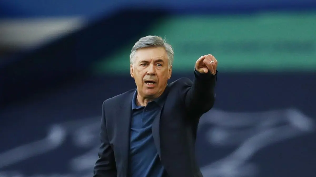 Carlo Ancelotti al banquillo del Real Madrid. / EFE