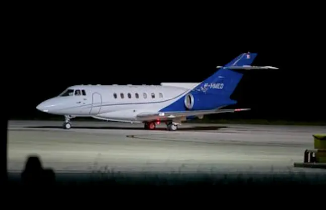 El avi&oacute;n medicalizado que traslada a Argel al l&iacute;der del Frente Polisario, Brahim Gali, despega del aeropuerto espa&ntilde;ol de Pamplona rumbo a la capital argelina. EFE/Villar L&oacute;pez