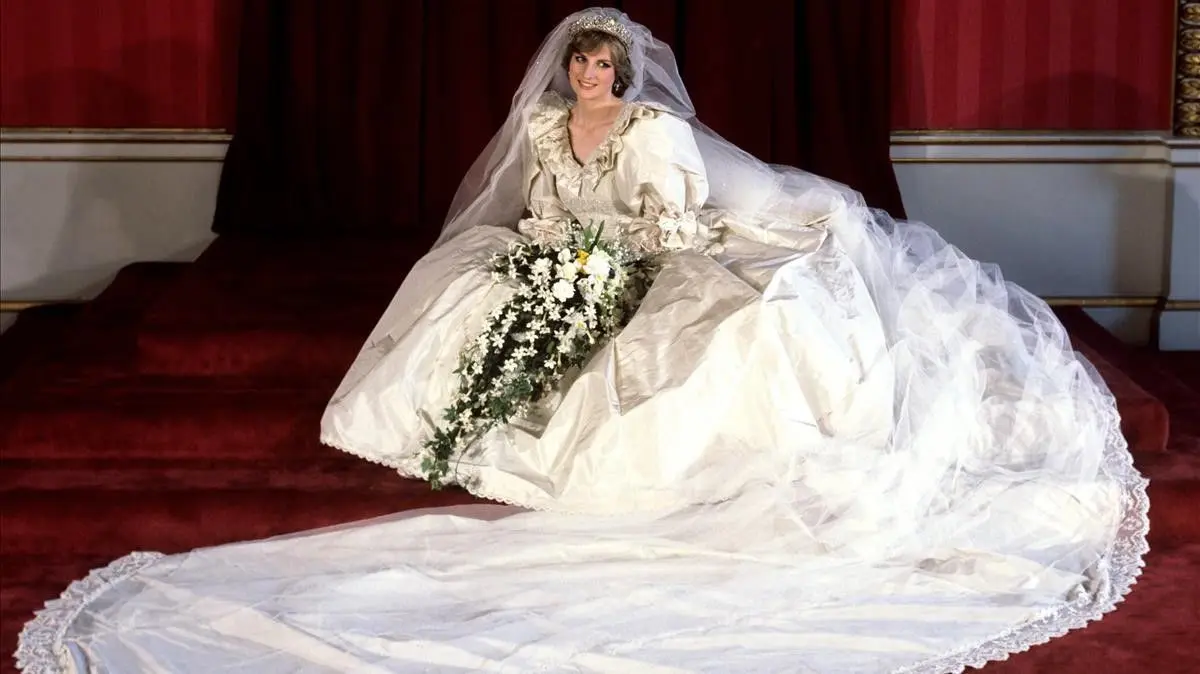 El ic&oacute;nico vestido de novia de Lady Di.