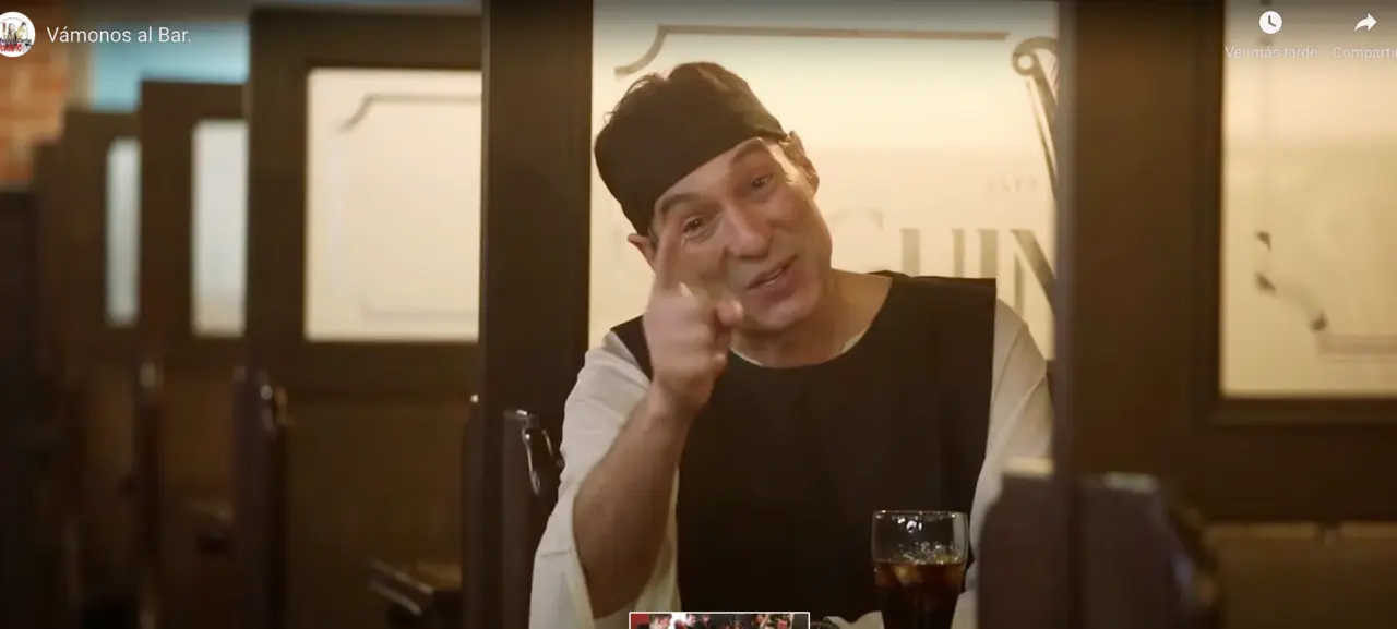 Captura del video de la canci&oacute;n 'V&aacute;monos al bar'.