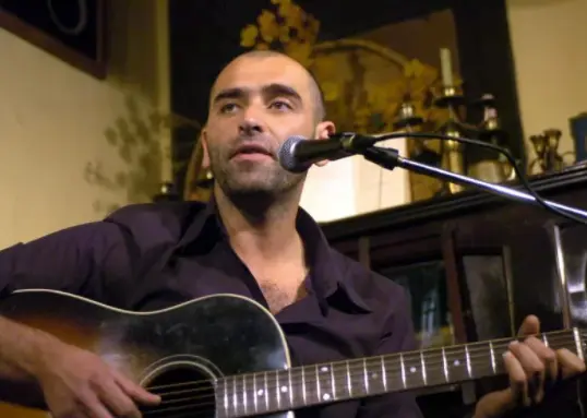 El cantante vasco Tontxu. EFE/Fernando Alvarado/ Archivo