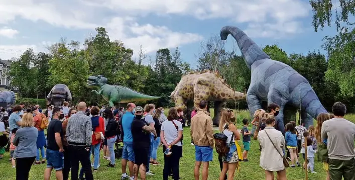 Espect&aacute;culo de dinosaurios en el Parque de La Viesca. / alerta