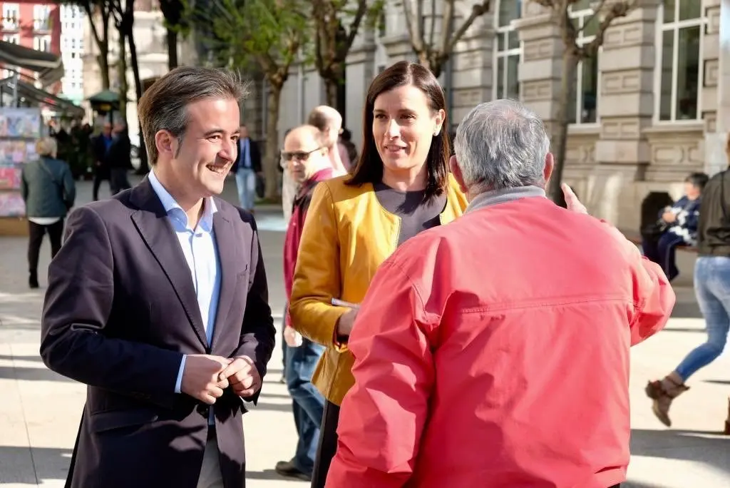 Gema Igual y el diputado nacional del PP.